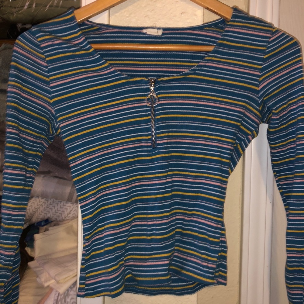 blue long sleeve crop top